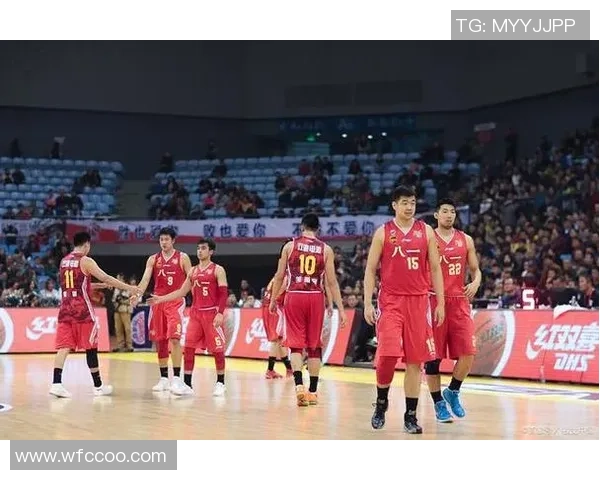 CBA激战广东队迎战八一南昌队双雄对决引发球迷热议 CBA激战广东队迎战八一南昌队双雄对决引发球迷热议